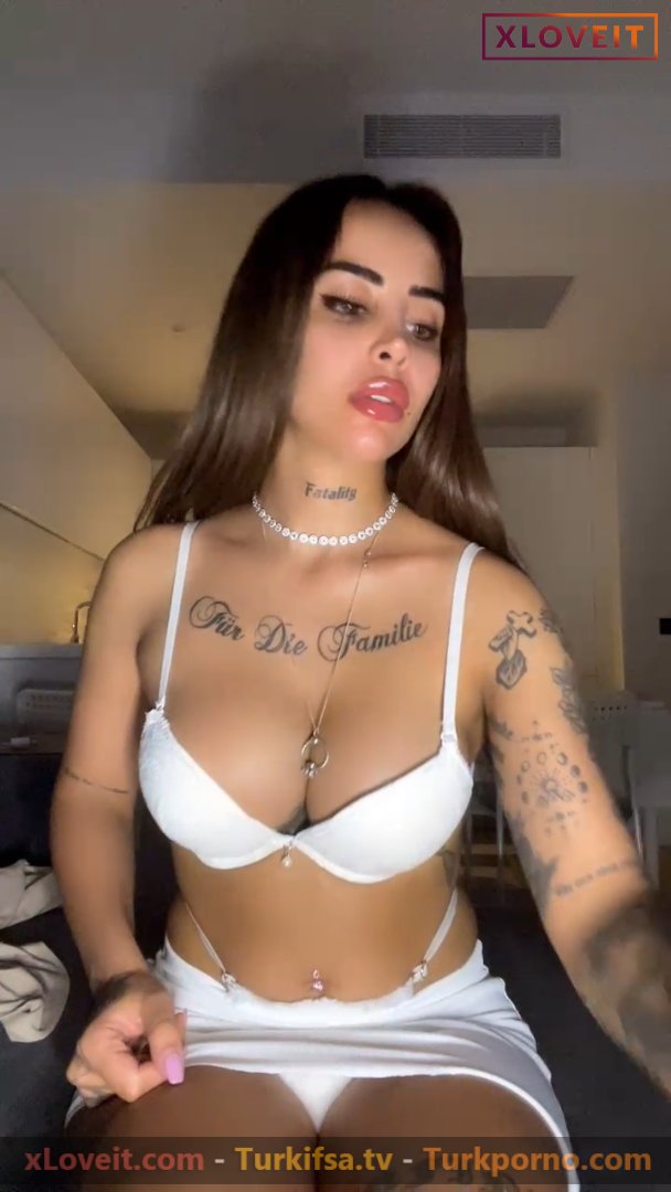 Shawty ifşa Beyaz bikinili cnalı yayınını seyret